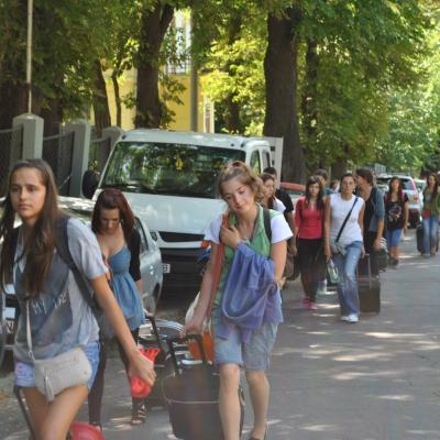 25 iulie: INTC Iaşi: Sosirea tinerilor participanţi