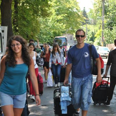 25 iulie: INTC Iaşi: Sosirea tinerilor participanţi