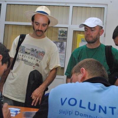 25 iulie: INTC Iaşi: Sosirea tinerilor participanţi