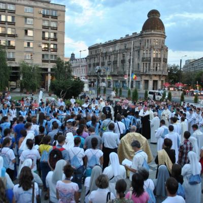 27 iulie: INTC Iaşi: Procesiunea din Piaţa Unirii către catedrala catolică