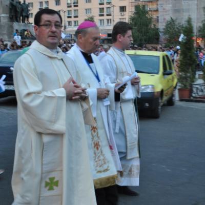 27 iulie: INTC Iaşi: Procesiunea din Piaţa Unirii către catedrala catolică