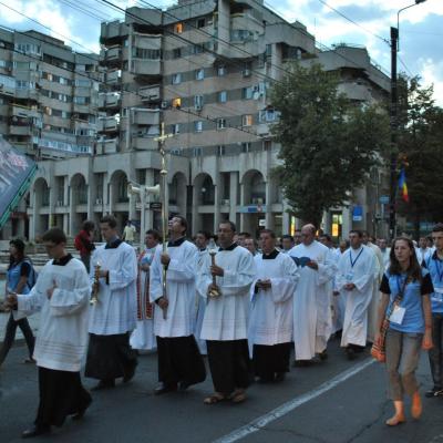 27 iulie: INTC Iaşi: Procesiunea din Piaţa Unirii către catedrala catolică