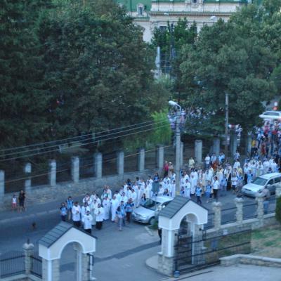 27 iulie: INTC Iaşi: Procesiunea din Piaţa Unirii către catedrala catolică