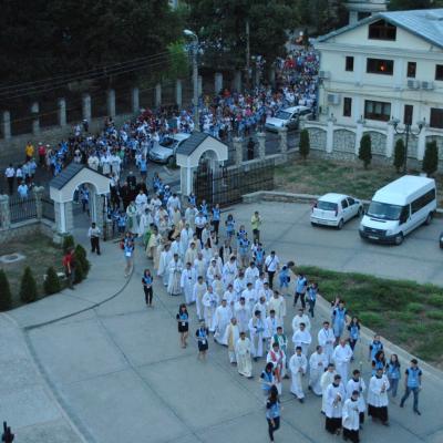 27 iulie: INTC Iaşi: Procesiunea din Piaţa Unirii către catedrala catolică