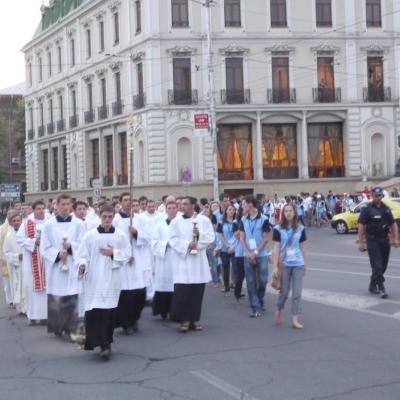 27 iulie: INTC Iaşi: Procesiunea din Piaţa Unirii către catedrala catolică