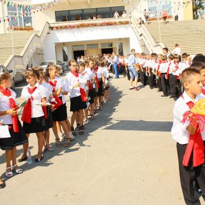5 august: Lespezi: Administrarea Mirului