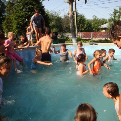 6-12 august: Baraţi: Campus despre prietenie şi bucurie