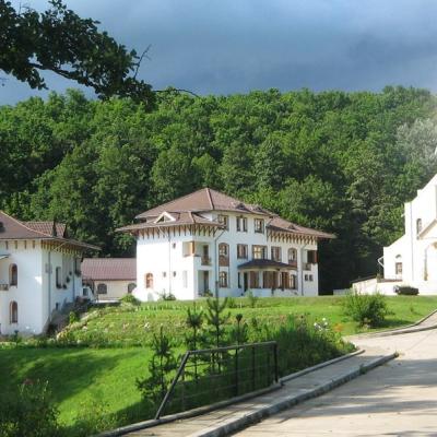 12 august: Luncani: Aniversare la Mănăstirea Carmelită