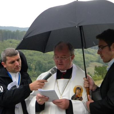14 august: Cacica: Procesiunea tinerilor