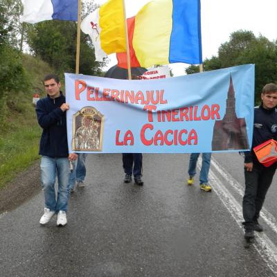 14 august: Cacica: Procesiunea tinerilor