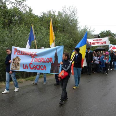 14 august: Cacica: Procesiunea tinerilor
