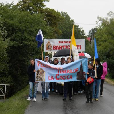 14 august: Cacica: Procesiunea tinerilor