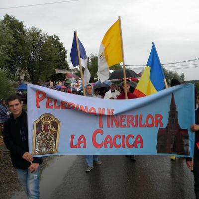 14 august: Cacica: Procesiunea tinerilor