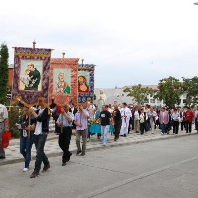 14 august: Bacău-Baraţi: Procesiune către Maica Domnului