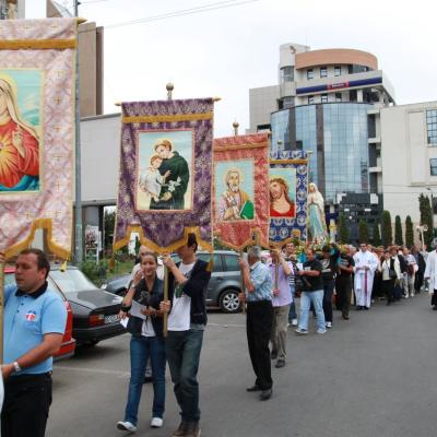 14 august: Bacău-Baraţi: Procesiune către Maica Domnului