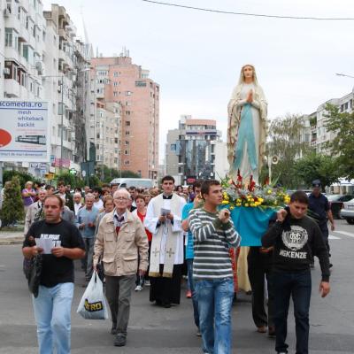 14 august: Bacău-Baraţi: Procesiune către Maica Domnului