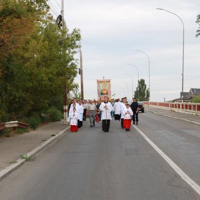 14 august: Bacău-Baraţi: Procesiune către Maica Domnului