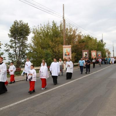 14 august: Bacău-Baraţi: Procesiune către Maica Domnului