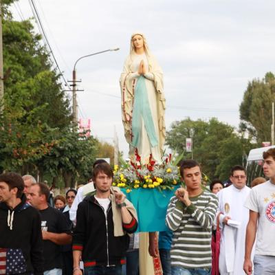 14 august: Bacău-Baraţi: Procesiune către Maica Domnului