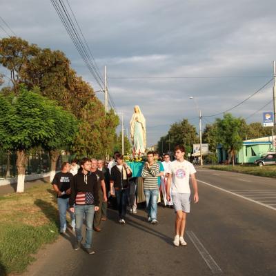 14 august: Bacău-Baraţi: Procesiune către Maica Domnului