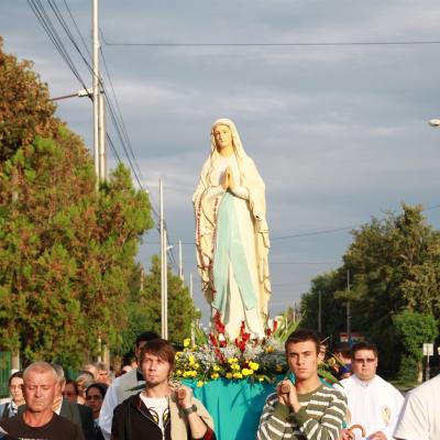14 august: Bacău-Baraţi: Procesiune către Maica Domnului