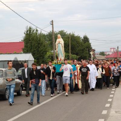 14 august: Bacău-Baraţi: Procesiune către Maica Domnului