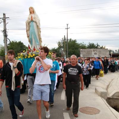 14 august: Bacău-Baraţi: Procesiune către Maica Domnului
