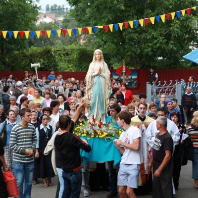 14 august: Bacău-Baraţi: Procesiune către Maica Domnului