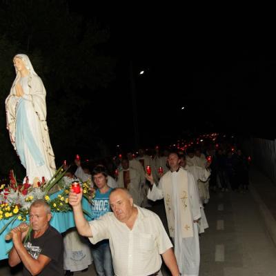 14 august: Bacău-Baraţi: Procesiune către Maica Domnului