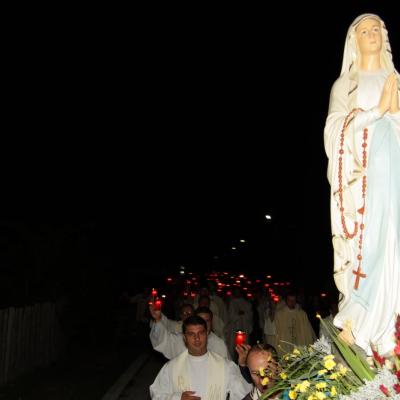 14 august: Bacău-Baraţi: Procesiune către Maica Domnului