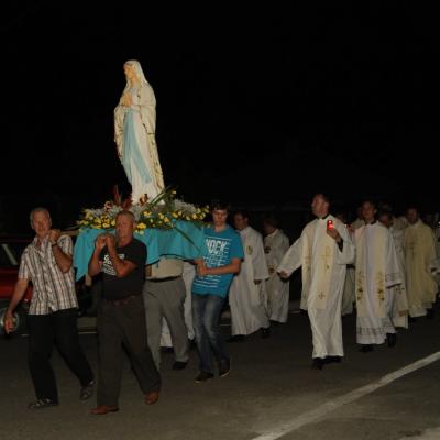 14 august: Bacău-Baraţi: Procesiune către Maica Domnului