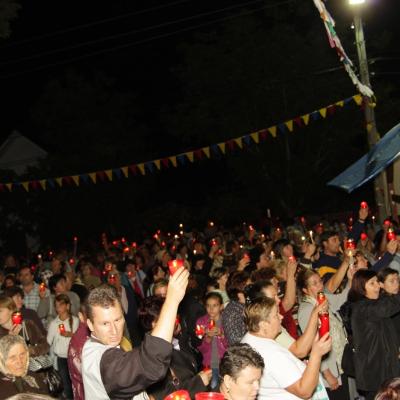 14 august: Bacău-Baraţi: Procesiune către Maica Domnului