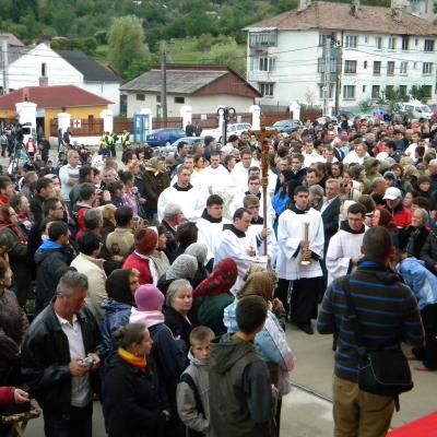 14 august: Cacica: Sfânta Liturghie pentru tineri: un gest frumos pentru Dumnezeu