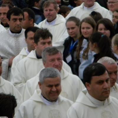 14 august: Cacica: Sfânta Liturghie pentru tineri: un gest frumos pentru Dumnezeu