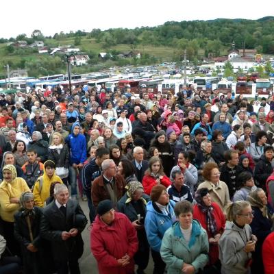 14 august: Cacica: Sfânta Liturghie pentru tineri: un gest frumos pentru Dumnezeu