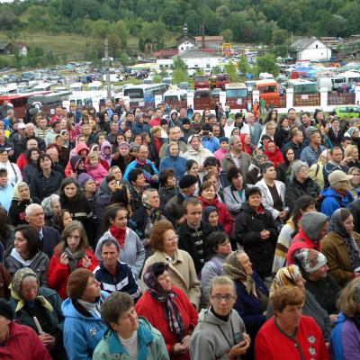 14 august: Cacica: Sfânta Liturghie pentru tineri: un gest frumos pentru Dumnezeu
