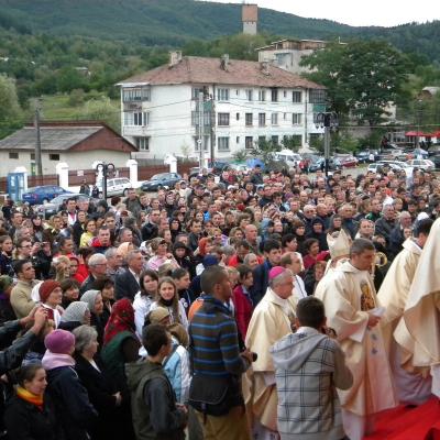 14 august: Cacica: Sfânta Liturghie pentru tineri: un gest frumos pentru Dumnezeu