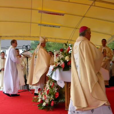 14 august: Cacica: Sfânta Liturghie pentru tineri: un gest frumos pentru Dumnezeu