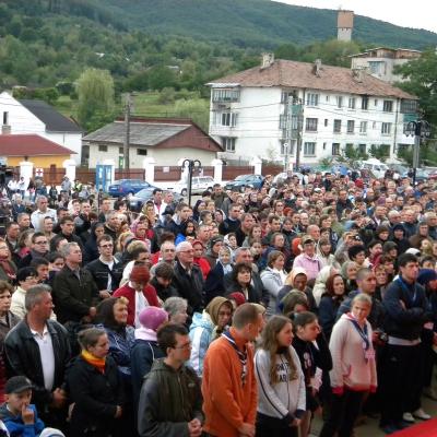 14 august: Cacica: Sfânta Liturghie pentru tineri: un gest frumos pentru Dumnezeu