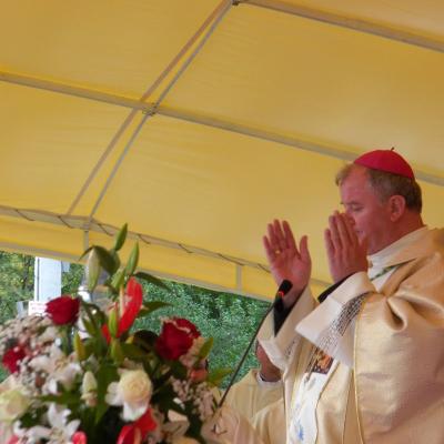 14 august: Cacica: Sfânta Liturghie pentru tineri: un gest frumos pentru Dumnezeu