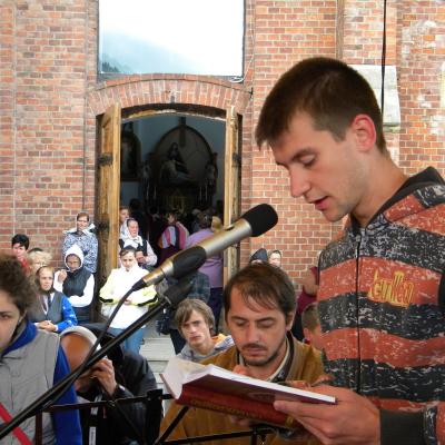 14 august: Cacica: Sfânta Liturghie pentru tineri: un gest frumos pentru Dumnezeu