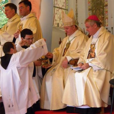 14 august: Cacica: Sfânta Liturghie pentru tineri: un gest frumos pentru Dumnezeu