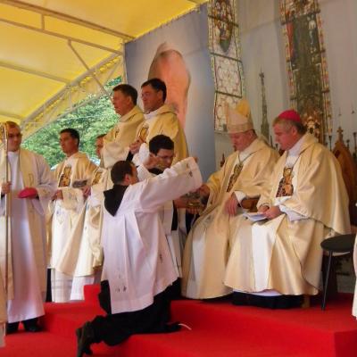 14 august: Cacica: Sfânta Liturghie pentru tineri: un gest frumos pentru Dumnezeu