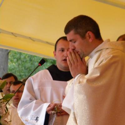 14 august: Cacica: Sfânta Liturghie pentru tineri: un gest frumos pentru Dumnezeu