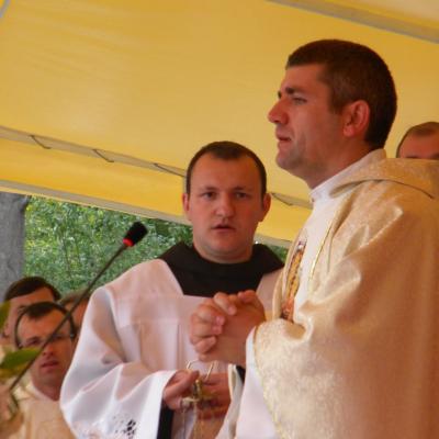 14 august: Cacica: Sfânta Liturghie pentru tineri: un gest frumos pentru Dumnezeu