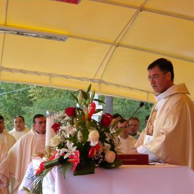 14 august: Cacica: Sfânta Liturghie pentru tineri: un gest frumos pentru Dumnezeu