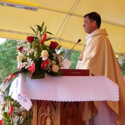 14 august: Cacica: Sfânta Liturghie pentru tineri: un gest frumos pentru Dumnezeu