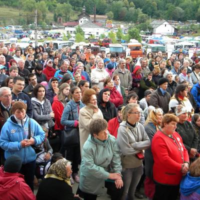 14 august: Cacica: Sfânta Liturghie pentru tineri: un gest frumos pentru Dumnezeu