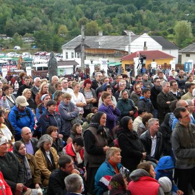 14 august: Cacica: Sfânta Liturghie pentru tineri: un gest frumos pentru Dumnezeu