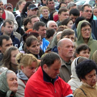 14 august: Cacica: Sfânta Liturghie pentru tineri: un gest frumos pentru Dumnezeu